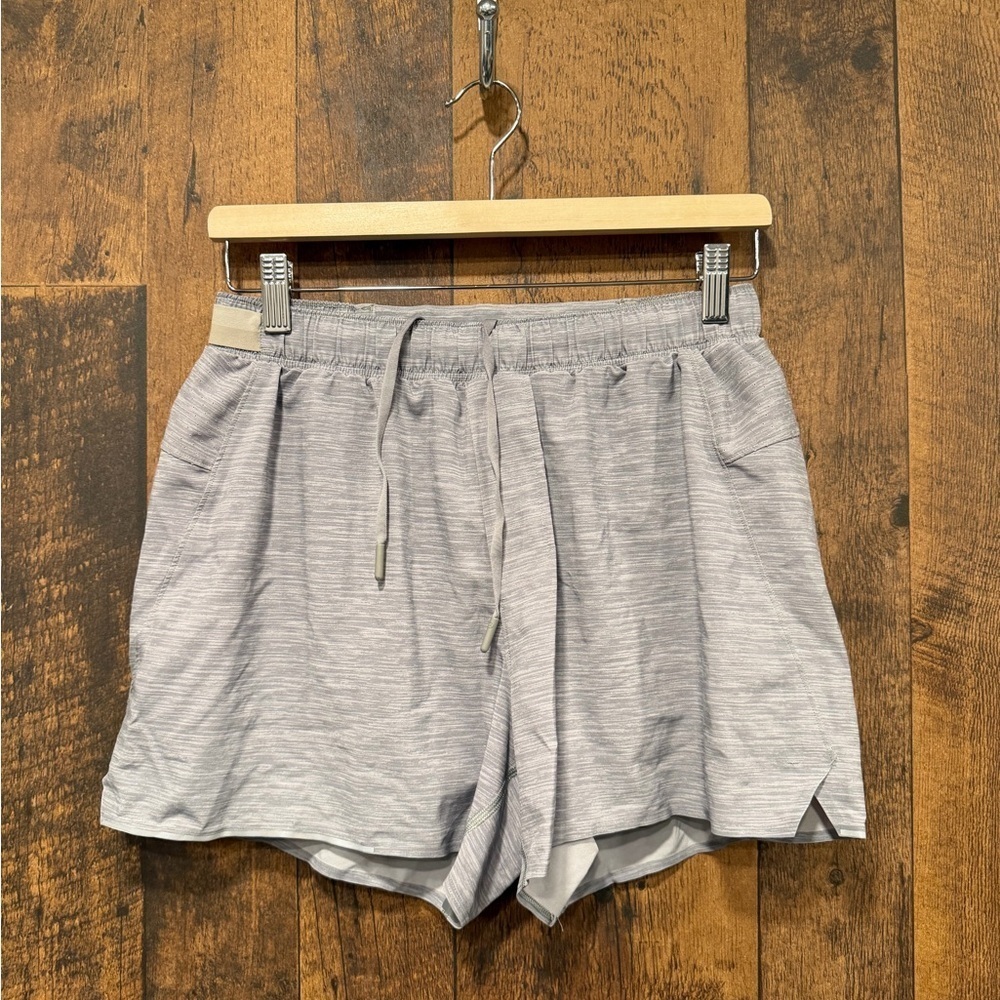 Lululemon men’s lined surge shorts size small grey 4”